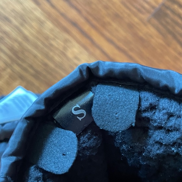 Like-New Women’s Black Eddie Bauer Touch Screen Gloves - Size Small - Picture 5 of 6